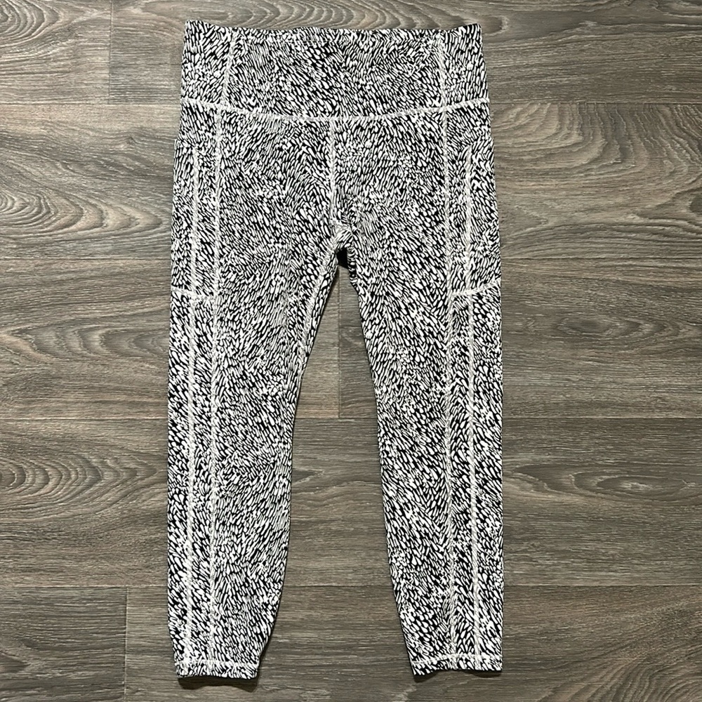 Athleta Large Leggings Ultimate Stash Textured 7/8 Tight Tailwind Black White